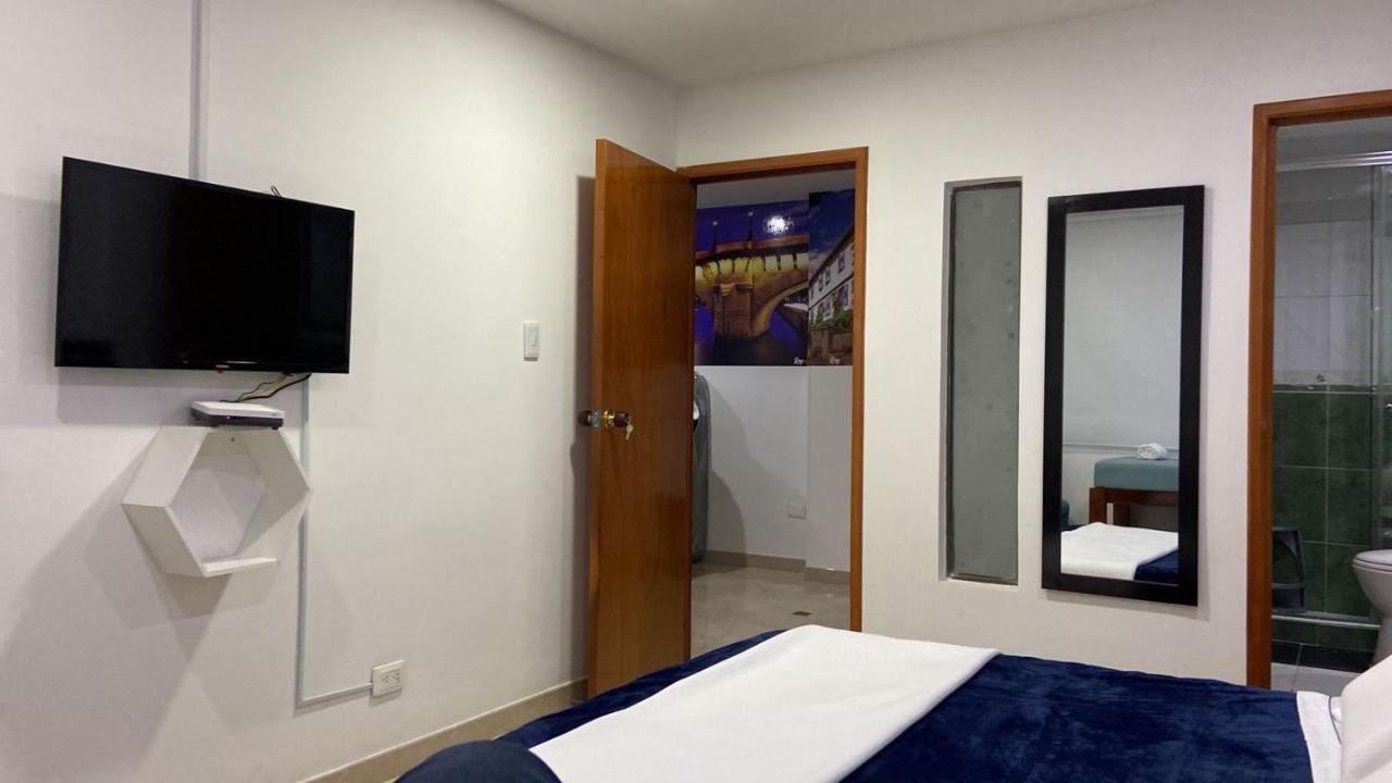 C Hotelera Rey.Es Bogotá Exteriör bild